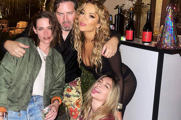 Кристен Стюарт, Кейт Бекинсейл, Рита Ора на вечеринке в честь дня рождения Тайки Вайтити