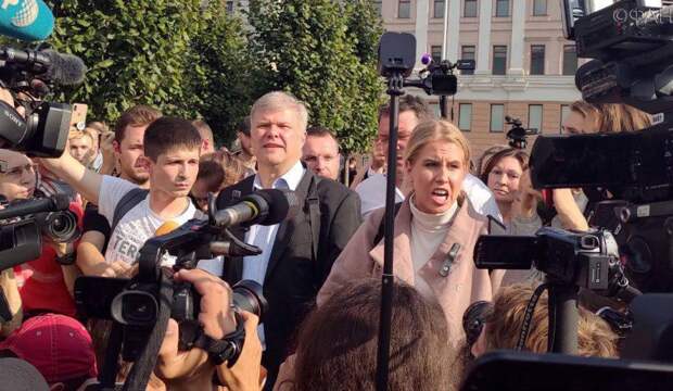 Мэрия Москвы успешно купирует протест, раскалывая оппозицию Мэрия Москвы успешно купирует протест, раскалывая оппозицию
