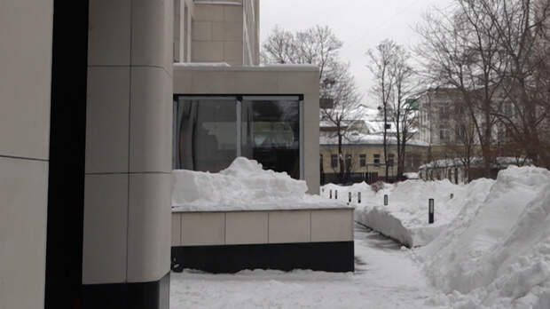 Самострой на грани: почему скандальную пристройку в центре Москвы все еще не убрали