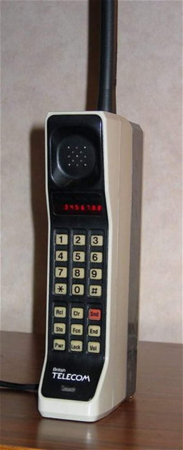 Motorola DynaTAC 8000X (1973).