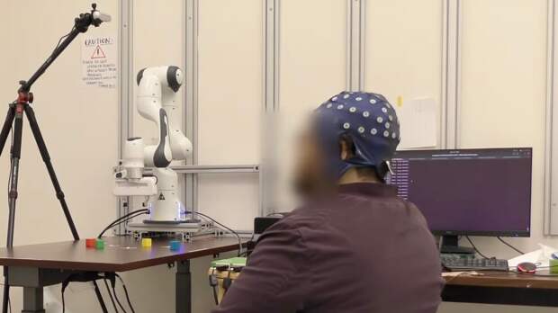 An AI Copilot Quadrupled the Performance of This Wearable Brain-Reading Device