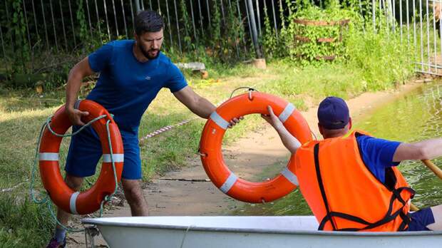 Не заходите с детьми на глубину
