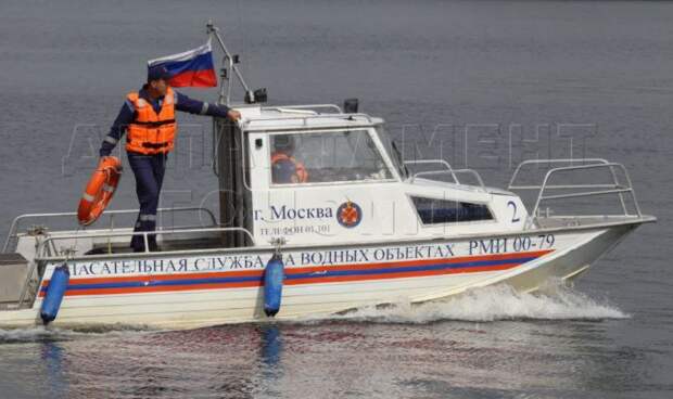 На Химкинском водохранилище спасли тонущего строителя