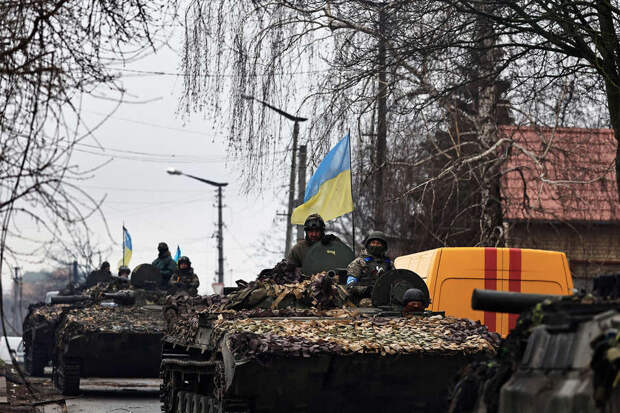 Украинские солдаты на танках, 2 апреля 2022 года