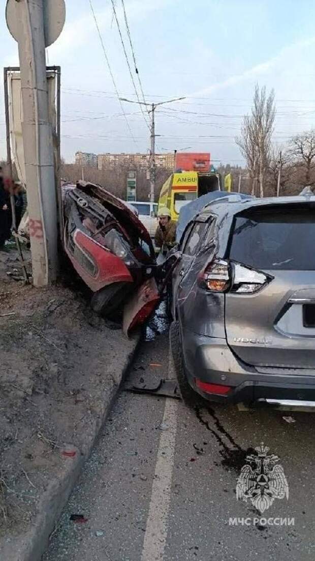 Сообщают, что водитель автомобиля доставки умер в больнице