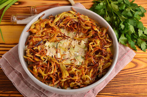 Салат «Гнездо глухаря» с курицей — оригинальный и очень вкусный рецепт