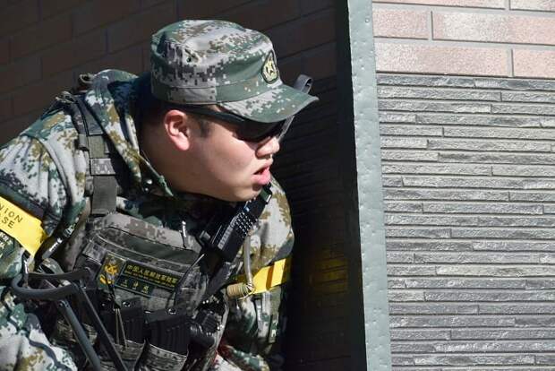 Косплеер хотел сделать реалистичный костюм и перестарался. Настолько, что попал в тюрьму как иностранный шпион