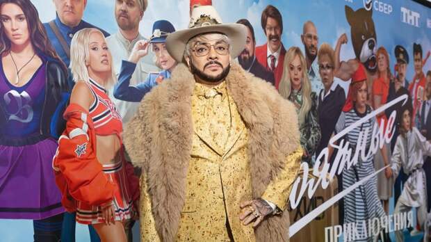 Филипп Киркоров не смог сдержать слёз, вспоминая отца и других ушедших артистов: видео Super