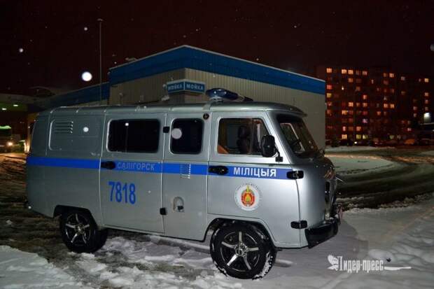 В Беларуси милиционеры своими силами восстановили списанный УАЗ авто, автомобили, беларусы, буханка, восстановление, реставрация, уаз, уаз буханка