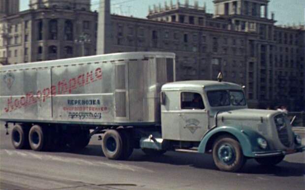 Капитал без Маркса: грузовики капстран на стройках социализма