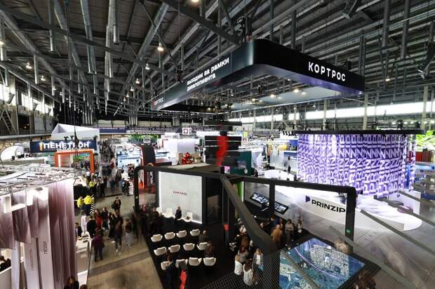 «КОРТРОС» удивил на форуме 100+ TechnoBuild 2025: лекторий в стиле TED-talks, стихийный футуризм и интерактивные путешествия в города будущего