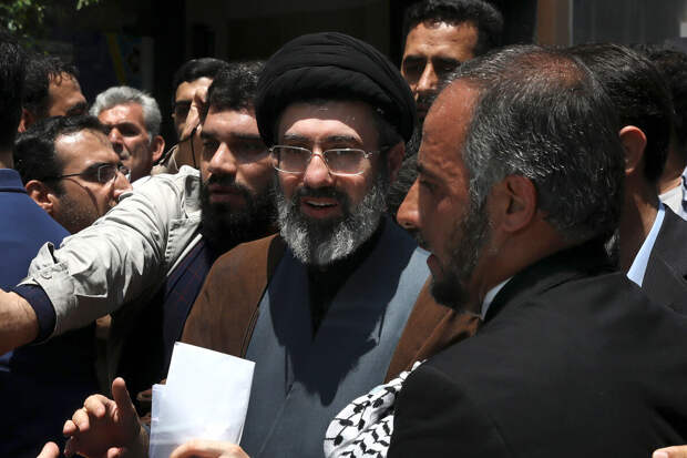 Reuters: верховный лидер Ирана не выходит на публику из-за изуродованного лица