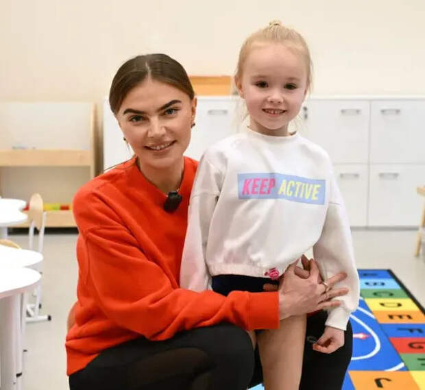 Алина Кабаева с воспитанницей академии