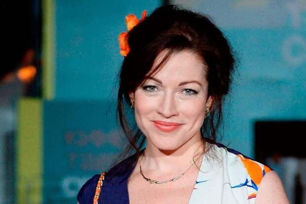 Бывшему на зависть — Алена Хмельницкая дважды поразила фанатов нарядом, а потом надела обтягивающий комбинезон и стала в позу