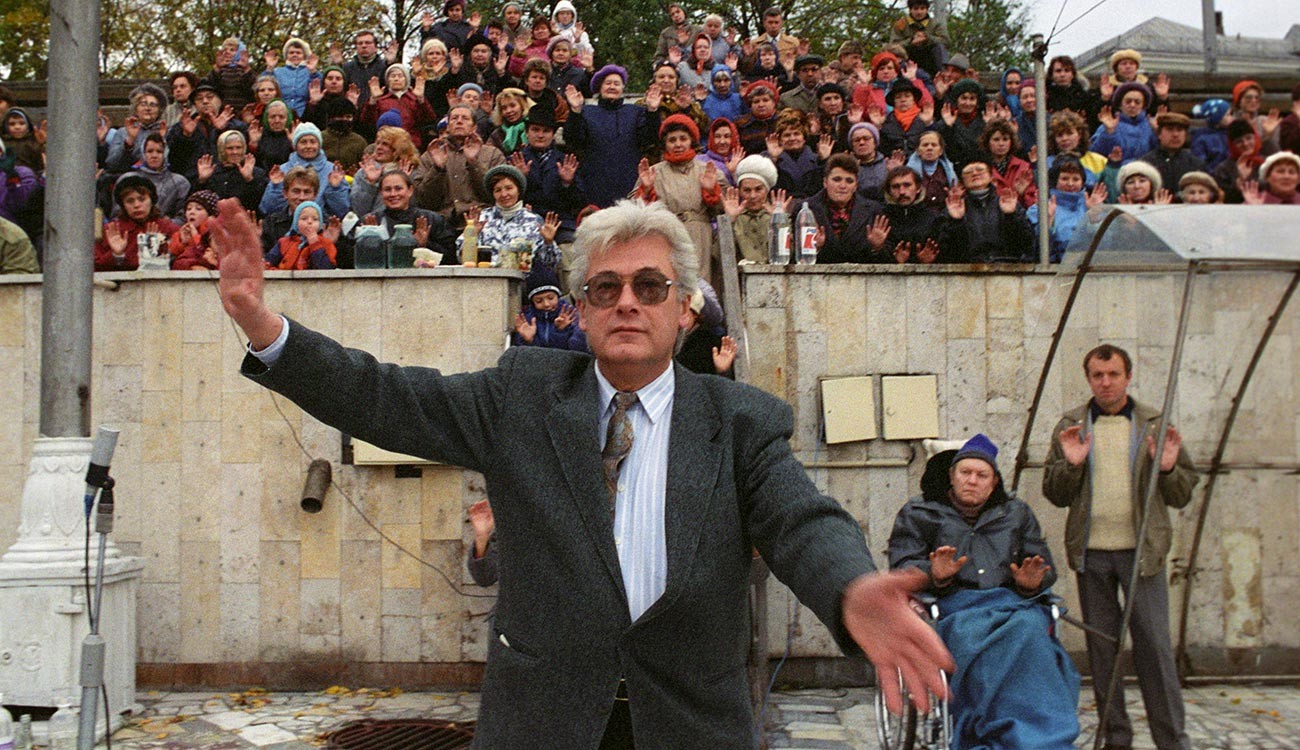 Как советские экстрасенсы лечили по телевизору от всех болезней