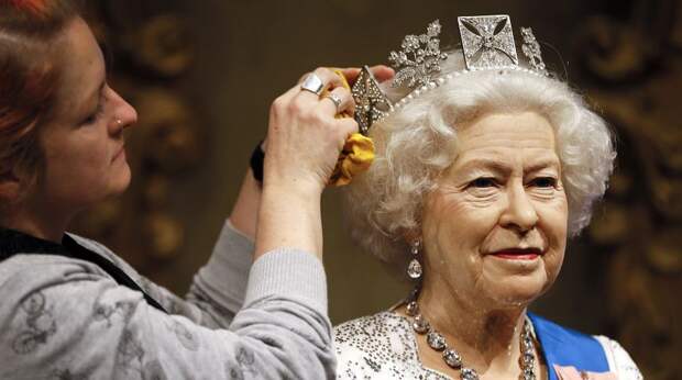 Быть королевой: 35 редких кадров, которые расскажут вам всё о Ее Величестве Елизавете II
