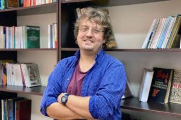 С котом и надолго. Итальянец переехал в Россию, чтобы преподавать в вузе