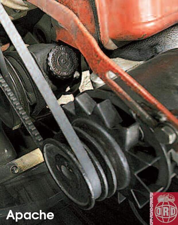 Судя по всему, помпа гидроусилителя рулевого управления родом из 80-х. Впрочем, аналогичная опция предлагалась и в 1959 году.