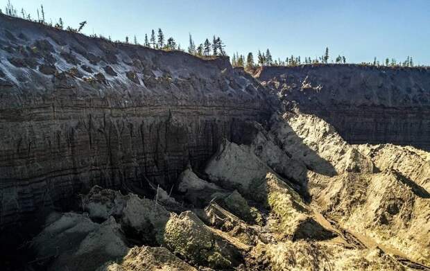 Atlas Obscura: ускорившийся рост Батагайского кратера в Якутии угрожает соседней долине