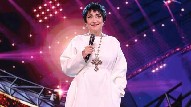 Лолита рассказала о последствиях многолетнего курения: «Давно говорили бросать»