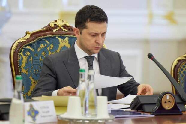 Угроза «военного положения»: Зеленский стремительно утрачивает контроль