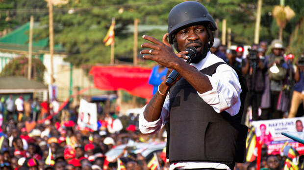 Лидера оппозиции Уганды похитили на вертолете после выборов президента