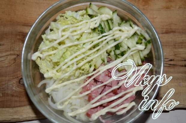 salat iz pekinskoi kapusty kapch kolbasy 6