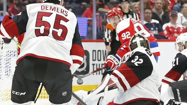 Дубль Кузнецова не спас «Вашингтон» от поражения в матче НХЛ с «Аризоной»