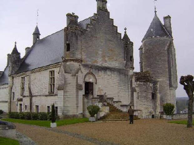 http://pascale.olivaux.free.fr/Histoire/Photos/chateau%20de%20loches.jpg