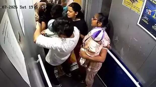 Ребёнку зажало руку в лифте