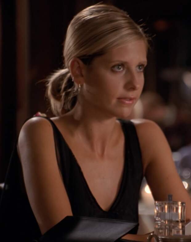 Buffy (Sarah Michelle Gellar) on a date.