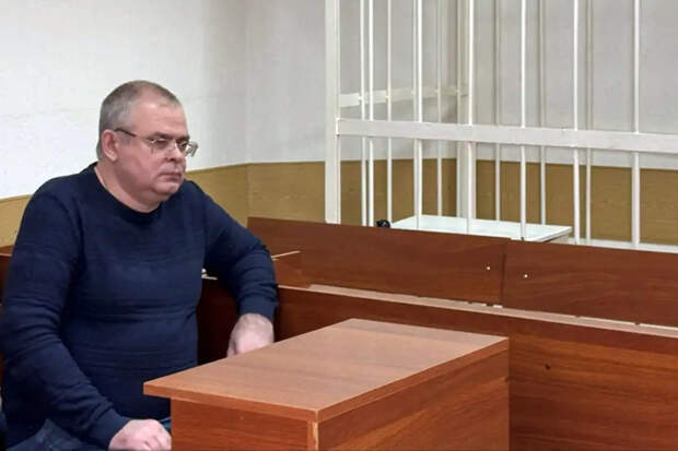 В Новосибирске директора Центра водных видов спорта не выпустили из зала суда