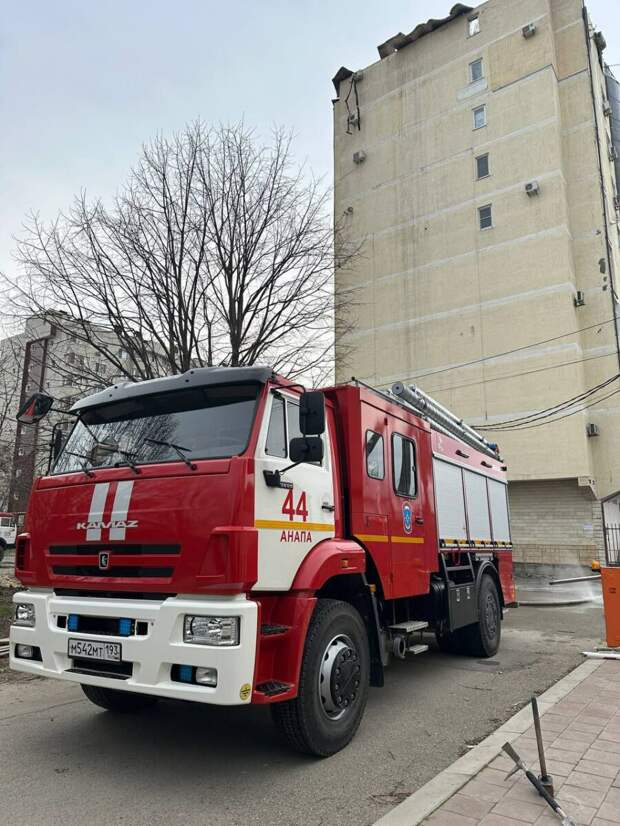 910 детей эвакуировали из тольяттинской школы из-за горящего мусора