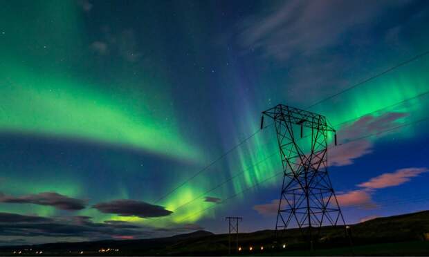 На Солнце появилась зловещая дыра в форме перевернутой единицы и размером в миллион километров