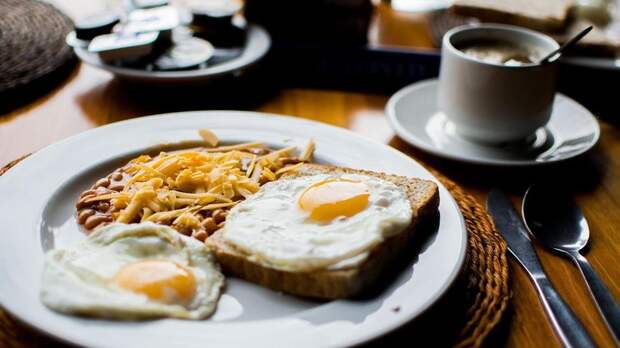 В «РГ» заявили, что потребление простых углеводов на завтрак вредит здоровью