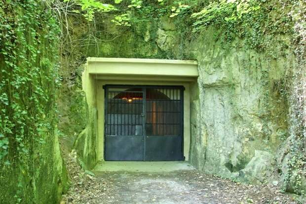 Пещеры Маастрихта: таинственный вход.