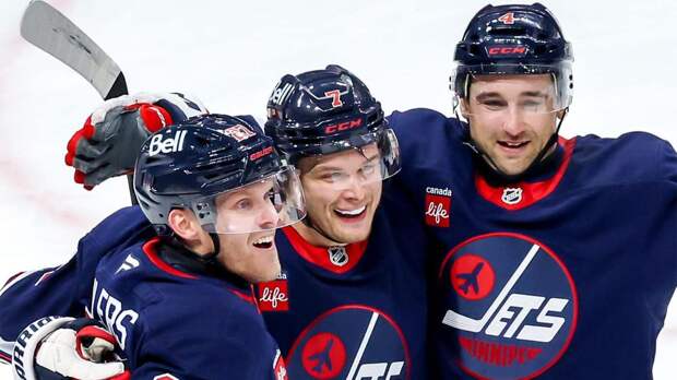 Шайба Наместникова помогла «Виннипегу» обыграть «Лос-Анджелес»