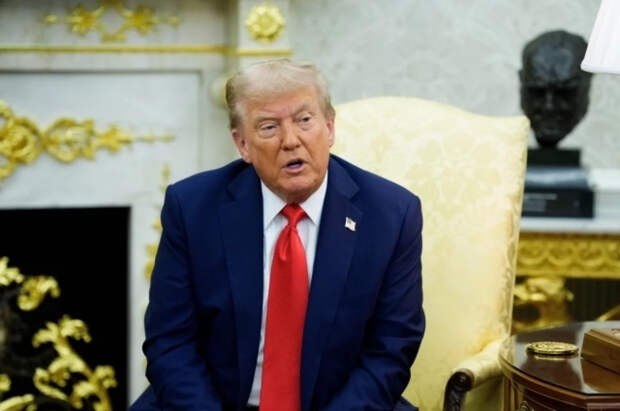 NYT: во Флориде установят золотую статую Трампа размером с двухэтажный дом