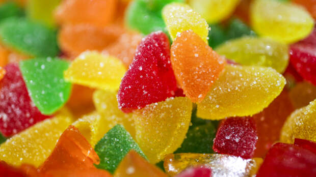 Превращается в кислоту во рту: как мармелад разрушает зубы и провоцирует кариес