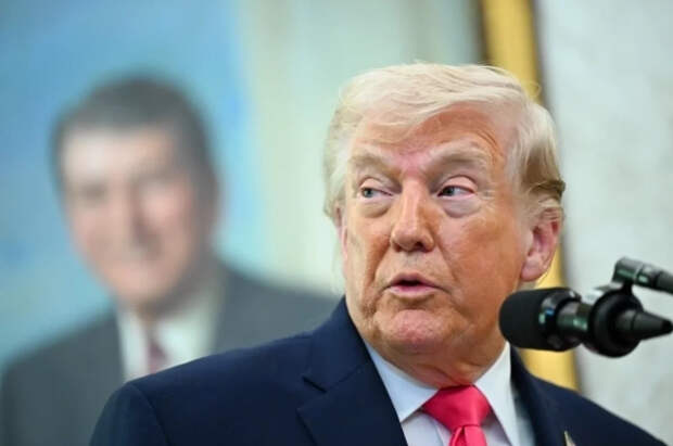 Трамп объявил о введении пошлин для стран, поставляющих оружие Ирану