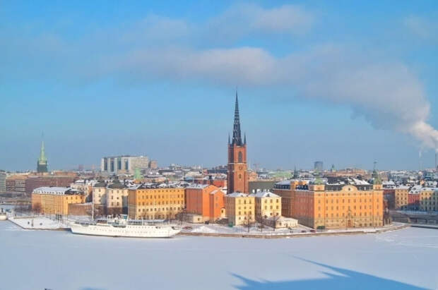 Reuters: в Швеции взяли под контроль судно с неустановленным флагом