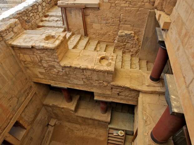 Развалины Кносского дворца. | Фото: static.tonkosti.ru.