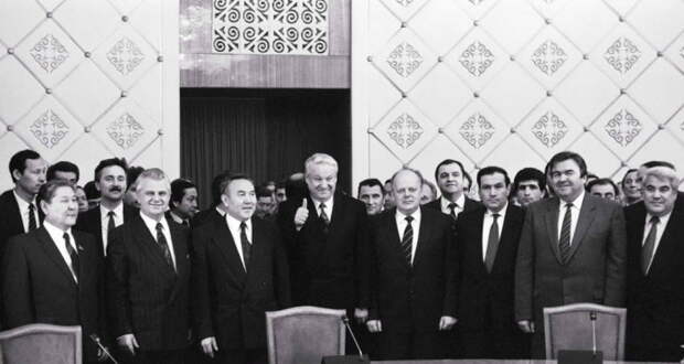 Лидеры стран СНГ после подписания Декларации о создании Содружества независимых государств в Алма-Ате, 21 декабря 1991 года