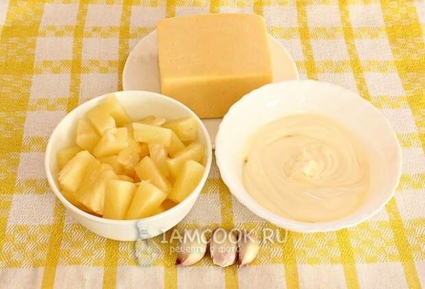 Ингредиенты для салата с ананасом и сыром