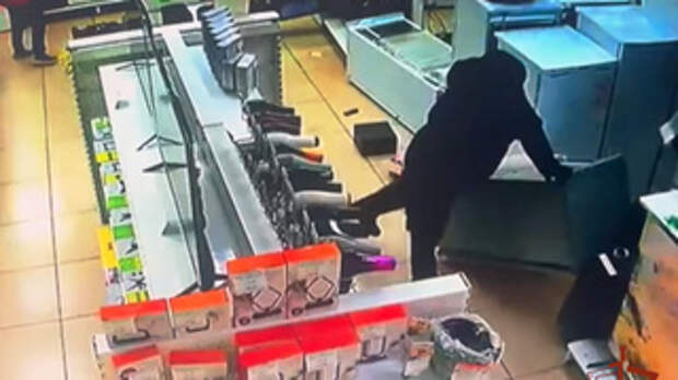 Мужчина разгромил магазин бытовой техники / Фото: Росгвардия Алтайского края