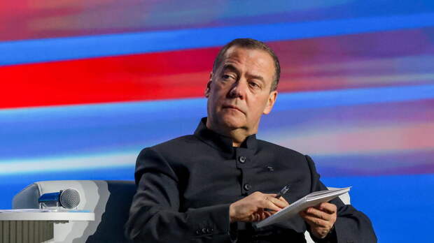 Медведев: атака на резиденцию Путина могла повлечь удар специальным оружием