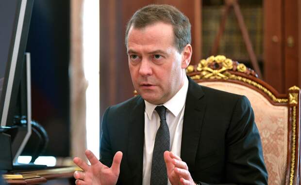 Медведев потребовал «быстрых и жестких» действий против иноагентов