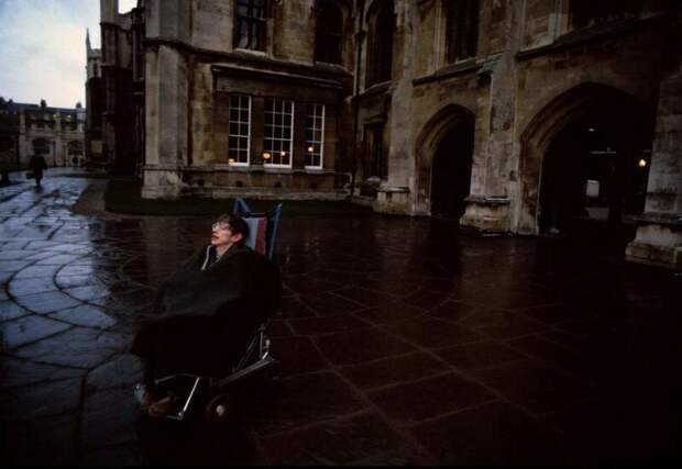 Профессор Хокинг под дождем, 1986 история, ретро, фото
