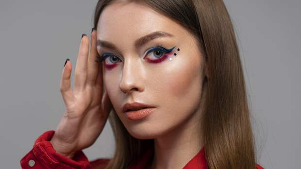 Цветной макияж: как экспериментировать с тенями и подводками