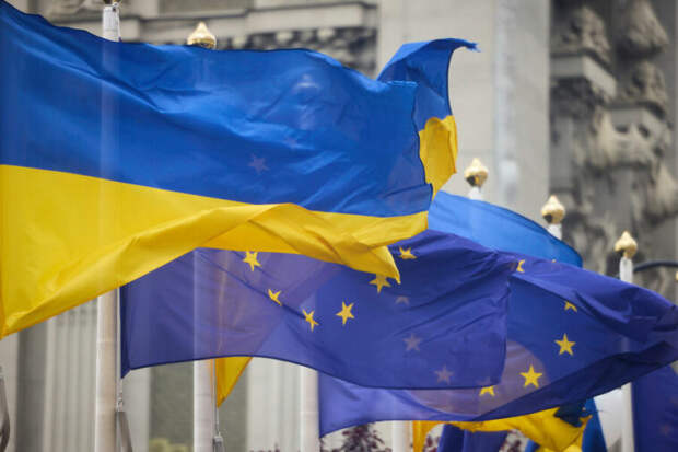 На Украине отменили День Победы на 9 мая. Что об этом думают в России